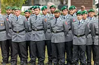 Ministerpräsident verleiht auf dem Schloßplatz der Panzerbrigade 21 „Lipperland“ der Bundeswehr das Fahnenband des Landes Nordrhein-Westfalen. - © Jannik Stodiek