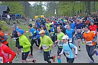 Mehr als 7.000 L&auml;ufer starteten zum 45. Hermannslauf am Hermannsdenkmal in Detmold. - &copy; Sarah Jonek
