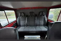 Vorher: So sah die Sitzreihe im vorderen Teil des Wagens vor der Überarbeitung aus. - © Lena Kley