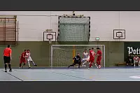 So erzielte Thomas Stirz nach zirka 20 Sekunden mit dem ersten Detmolder Ballkontakt das 1:0 f&uuml;r den Post-TSV Detmold gegen den FC Augustdorf. - &copy; J&ouml;rg Hagemann