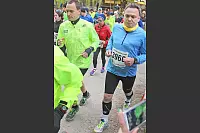 Mehr als 7.000 L&auml;ufer starteten zum 45. Hermannslauf am Hermannsdenkmal in Detmold. - &copy; Sarah Jonek