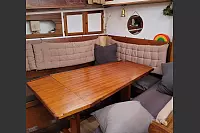 Hier isst die Familie - manchmal kullern dabei noch die Frühstückseier über den Tisch. - © Denise Brömstrup