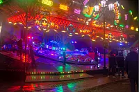 Besucher trotzen beim Bardentreff und Kl&auml;schen in Horn dem Regen. - &copy; Raphael Bartling