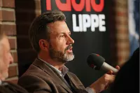 Hans Ulrich Braun, Leiter der Forstverwaltung des Landesverbandes Lippe (links) und Waldberater für den Bund Dr. Ralf Petercord - © Bernhard Preuss
