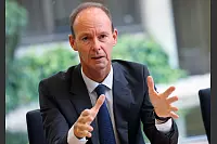 Im Jahr 2000 stieß Thomas Rabe als Finanzvorstand zu RTL und damit zu Bertelsmann. 2006 wurde er Finanzvorstand des Gesamtkonzerns Bertelsmann. 2012 löste er Hartmut Ostrowski als Vorstandsvorsitzender des Konzerns ab. Bis Ende 2026 behält Rabe den Posten. - © Patrick Menzel