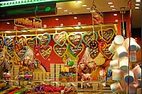 Bunte Lichter, viele Leckereien und schwungvolle Karusselfahrten - das ist die Andreasmesse 2025 - © Nicole Ellerbrake