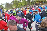 Mehr als 7.000 L&auml;ufer starteten zum 45. Hermannslauf am Hermannsdenkmal in Detmold. - &copy; Sarah Jonek