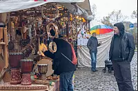 Besucher trotzen beim Bardentreff und Kl&auml;schen in Horn dem Regen. - &copy; Raphael Bartling
