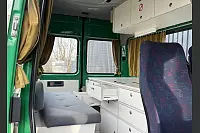 Einblicke in den alten Bulli während des aufwendigen Ausbaus. - © Vanessa Grant