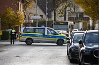 Wegen der Geldautomatensprengung in der Volksbank-Filiale ist Ortsdurchfahrt des Paderborner Stadtteils Dahl stundenlang gesperrt. - © Niklas Tüns