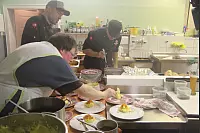 Die Kochprofis von RTL 2 waren zu Gast im Klosterkrug Falkenhagen. - &copy; Marianne Schwarzer