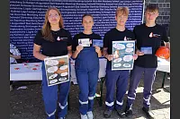 Der Lippische Feuerwehrverband feiert sein 150-jähriges Bestehen mit einem Familientag am Feuerwehrausbildungszentrum Brake. Lea, Mia, Jona und Nik (von links) vom Jugendforum sind das Sprachrohr der Lippischen Jugendfeuerwehr. - © Thomas Krügler