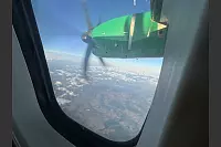 Die Turbopropmaschine fliegt unterhalb der Reiseflughöhe von großen Jets. - © Jens Reddeker