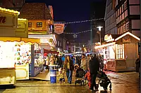 Bunte Lichter, viele Leckereien und schwungvolle Karusselfahrten - das ist die Andreasmesse 2025 - © Nicole Ellerbrake