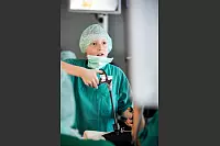 Kinderuni: Im OP-Saal 2 - © Torben Gocke