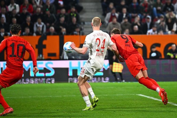 Harry Kane (r.) köpft das 2:1 für den FC Bayern. - © Tom Weller/dpa