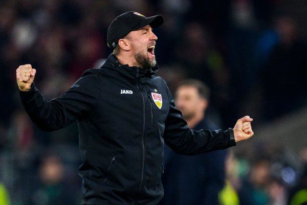 Nach dem Pokal-Coup steht für Sebastian Hoeneß und den VfB wieder der Liga-Alltag an. - © Tom Weller/dpa