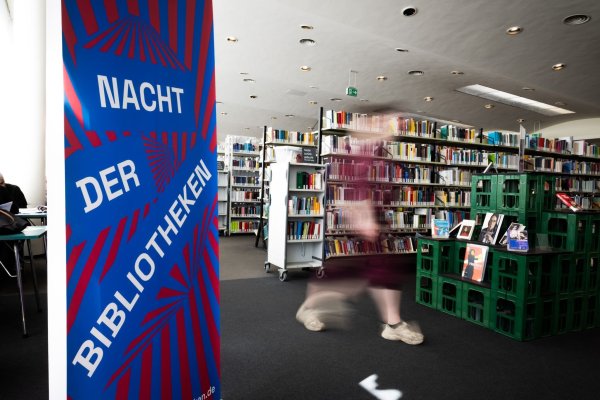 Die Nacht der Bibliotheken findet zum ersten Mal bundesweit statt. - © Christoph Soeder/dpa