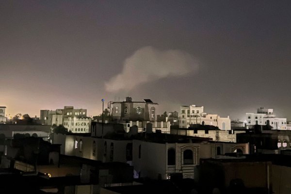 Angesichts der US-Luftangriffe im Jemen zieht der Iran angeblich eigenes Militärpersonal von dort ab. (Archivbild) - © STR/AP/dpa