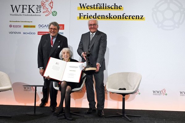 Margot Friedländer erhält eine besondere Auszeichnung - © Federico Gambarini/dpa Pool/dpa