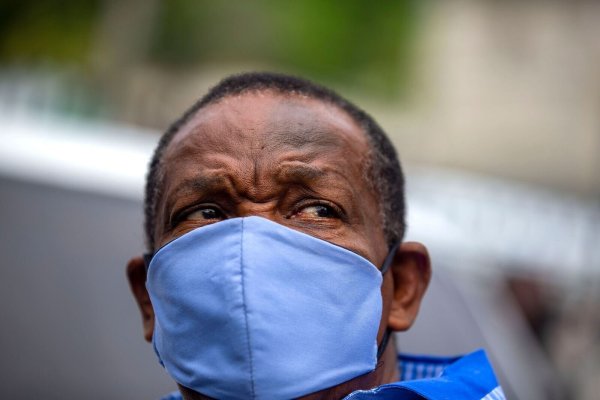 Die Ethikkommission des Fußball-Weltverbands FIFA hatte Yves Jean-Bart im November 2020 lebenslang gesperrt. - © Dieu Nalio Chery/AP/dpa