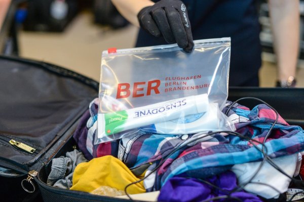 Ab jetzt stehen 2000 Slots mehr für Sicherheitskontrollen am BER zur Verfügung. - © Jens Kalaene/dpa-Zentralbild/dpa