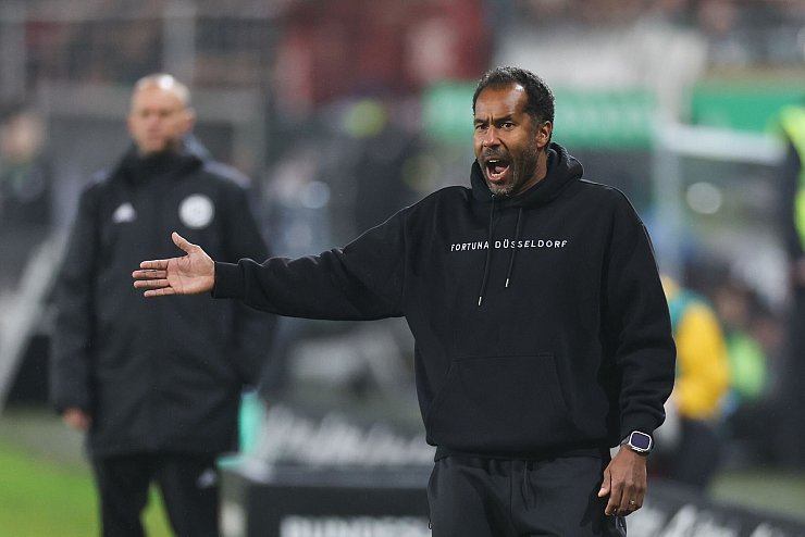 Drei Niederlagen aus vier Spielen: Fortuna-Coach Thioune. - © Friso Gentsch/dpa