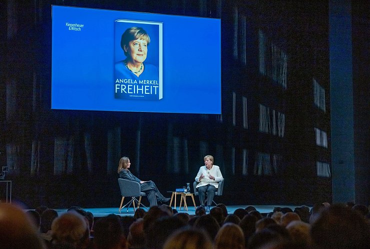 Merkel über Merz: «Man braucht diesen unbedingten Willen zur Macht. Friedrich Merz hat ihn auch.» - © Michael Kappeler/dpa-Pool/dpa