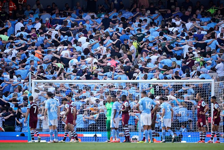Manchester City führte ein flexibles Dauerkartenmodell ein. - © Dave Thompson/AP