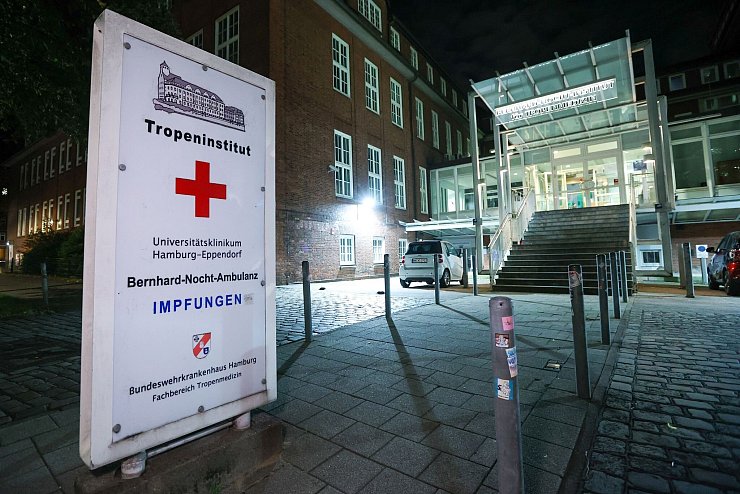 Auch Experten des Bernhard-Nocht-Instituts für Tropenmedizin sind involviert. - © Bodo Marks/dpa