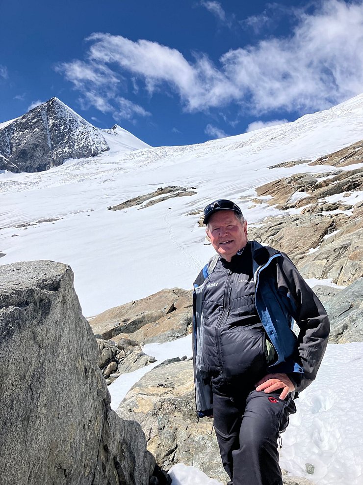 DAV-Vizepräsident Wolfgang Arnoldt warnt vor dem weiteren Abschmelzen der Gletscher. - © Sabine Dobel/dpa