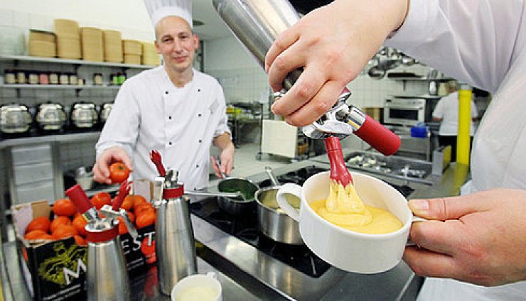 Bratwurst wird
zu fluffigem Schaum - © Bad Meinberg