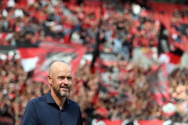 Erik ten Hag gab sein Bundesliga-Debüt. - © Federico Gambarini/dpa