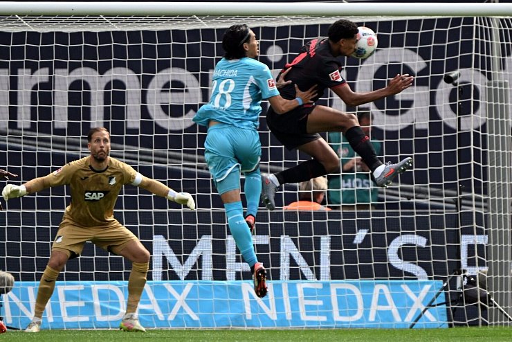 Jarell Quansah trifft zum 1:0. - © Federico Gambarini/dpa