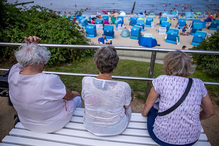 Menschen über 65 Jahren machten etwa 85?Prozent aller hitzebedingten Todesfälle aus. (Symbolbild) - © Jens Büttner/dpa