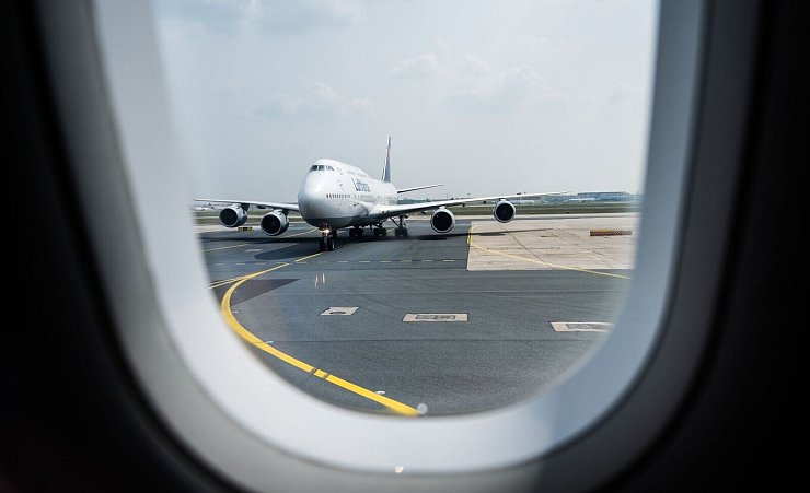 Mulmiges Gefühl bei Start oder Landung: Bis zu 25 Prozent der Menschen empfinden Unwohlsein oder Angst vor dem Fliegen. - © Andreas Arnold/dpa/dpa-tmn