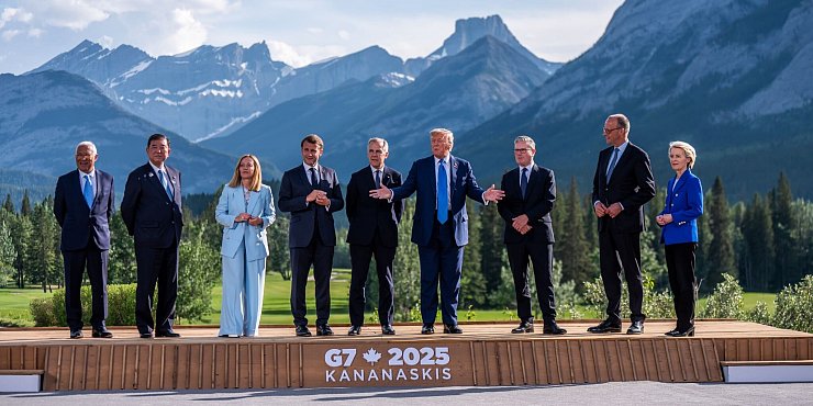 Da waren sie noch vollständig: das «Familienfoto» mit US-Präsident Trump. - © Michael Kappeler/dpa-Pool/dpa