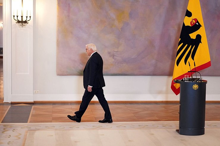 Bundespräsident Steinmeier hat die Auflösung des Bundestags bekannt gegeben. - © Sören Stache/dpa