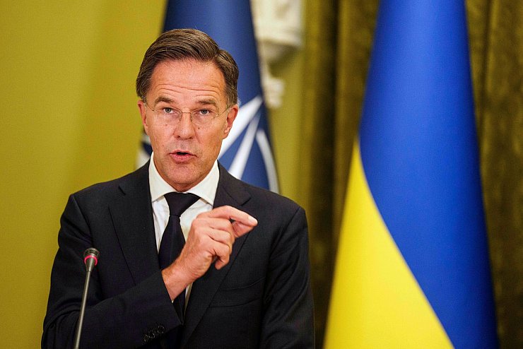 Nato-Generalsekretär Mark Rutte hat zurückhaltend auf den Wunsch der Ukraine reagiert, nun sofort eine bedingungslose Einladung in das Militärbündnis zu bekommen. (Archivbild) - © Evgeniy Maloletka/AP/dpa