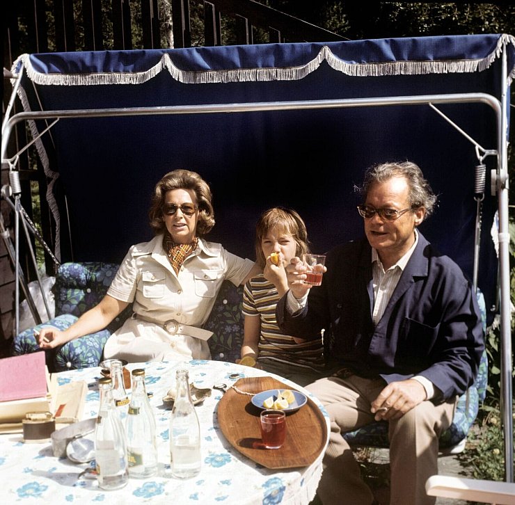 Kanzler mit Familie: Bundeskanzler Willy Brandt mit Ehefrau Rut und Sohn Matthias im Sommerurlaub (Archivbild). - © picture alliance / dpa