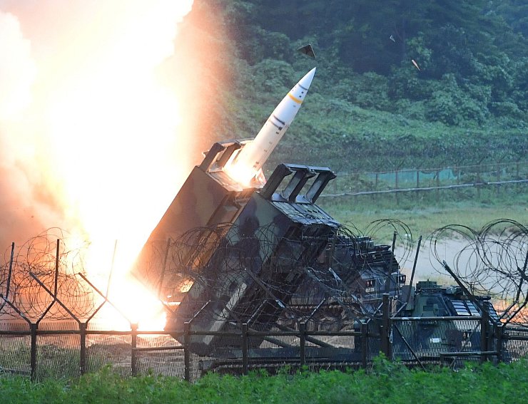 Die Ukraine darf ATACMS-Raketen gegen Ziele in Russland einsetzen. (Archivbild) - © -/yonhap/dpa