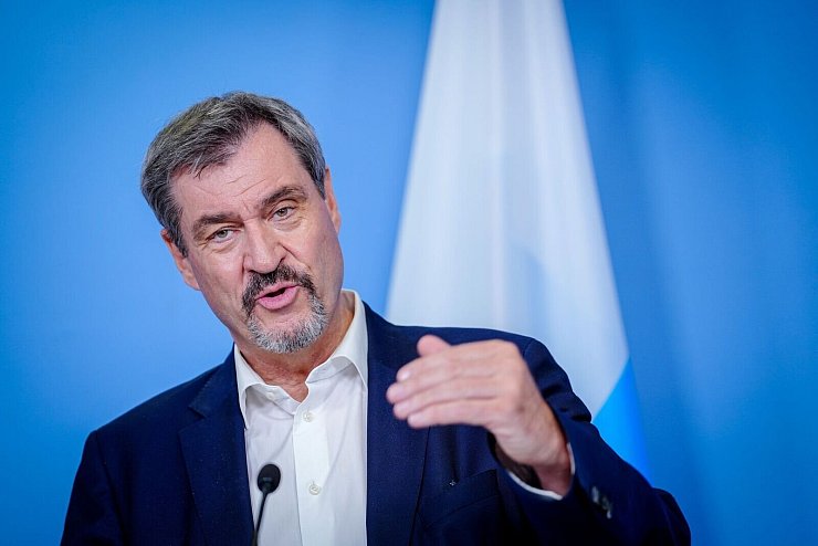Die Südländer gehen grundsätzlich als letzte in die Sommerferien. Für Bayern wird das nach Aussage von Ministerpräsident Markus Söder (CSU) auch weiterhin gelten. (Archivbild) - © Kay Nietfeld/dpa
