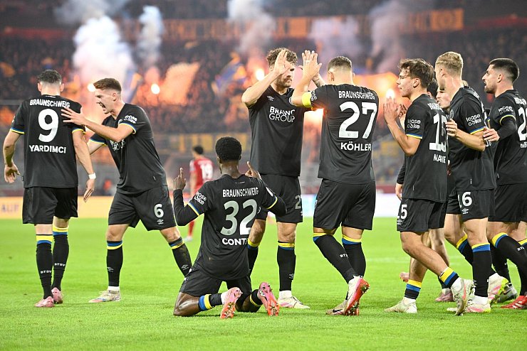 Erster Erfolg für Braunschweig nach vier sieglosen Spielen. - © Anke Waelischmiller/dpa