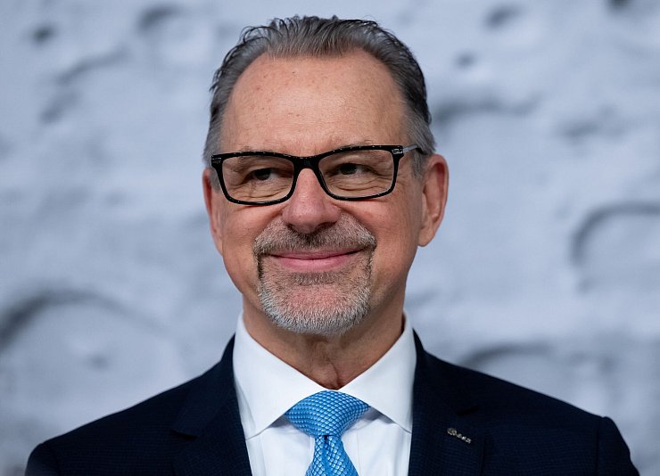 Esa-Generaldirektor Josef Aschbacher musste lange auf den Start der Ariane 6 warten. - © Sven Hoppe/dpa