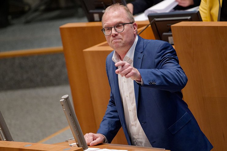 Der SPD-Oppositionsführer im NRW-Landtag, Jochen Ott, wirft der CDU soziale Spaltung der Gesellschaft vor. - © Henning Kaiser/dpa