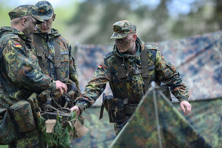 Vom «Zivi» zum Heimatschutz - Verweigerer melden sich nachträglich für die Bundeswehr (Symbolbild). - © Klaus-Dietmar Gabbert/dpa-Zentralbild/dpa