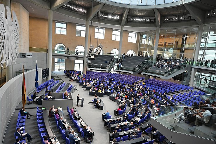 Die Ampelfraktionen haben ihre Beratungen zum Sicherheitspaket abgeschlossen - kommenden Mittwoch will die Koalition die Änderungen an ihren Gesetzesentwürfen in den Innenausschuss des Bundestags einbringen. (Archivbild) - © Sabina Crisan/dpa