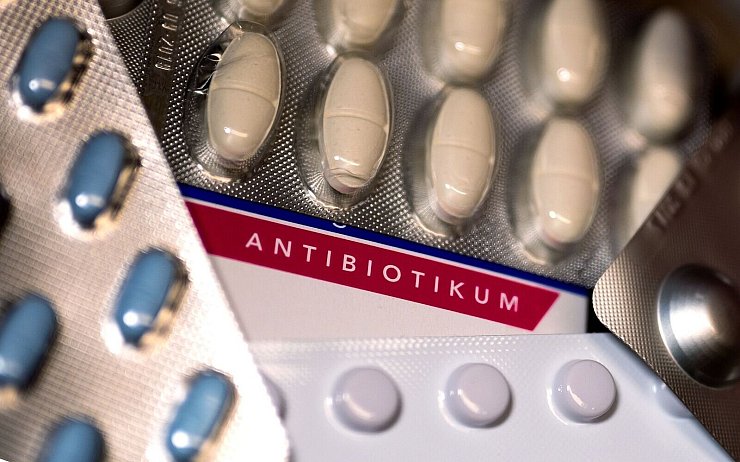 Eine Ursache für die Zunahme von Resistenzen ist der übermäßige und unsachgemäße Einsatz von Antibiotika in der Human- und Veterinärmedizin. (Archivbild) - © Monika Skolimowska/dpa