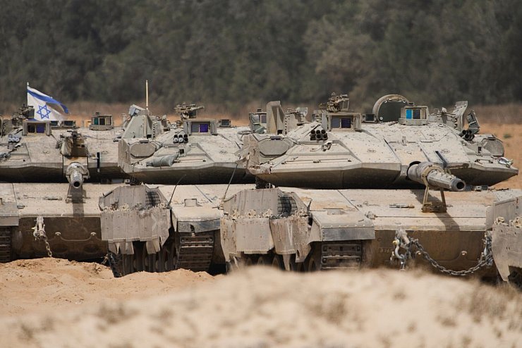 Noch geht Israels Militär weiter im Gazastreifen vor. (Archivbild) - © Ariel Schalit/AP/dpa