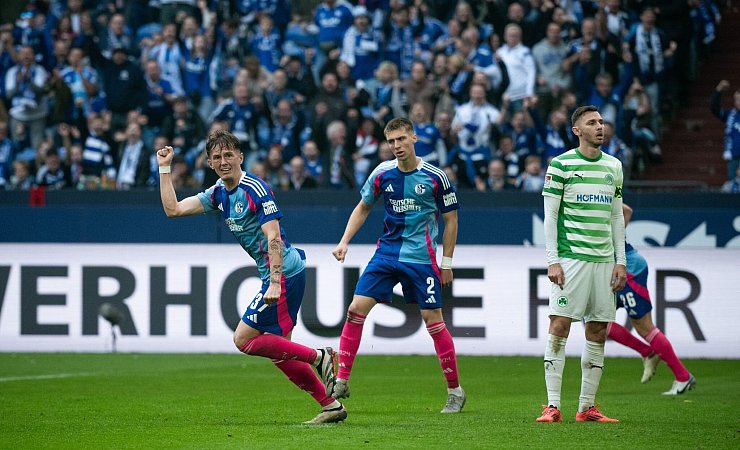Da konnte Max Grüger noch jubeln. - © Fabian Strauch/dpa